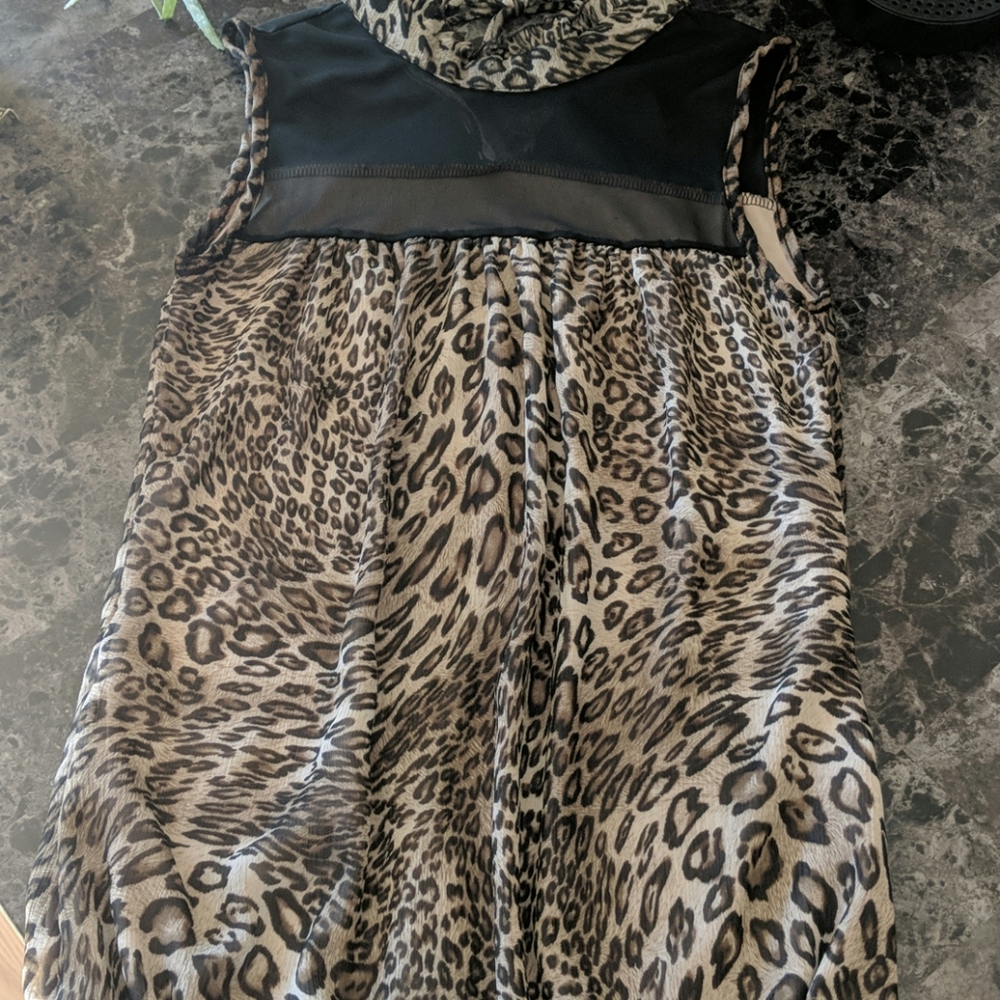 3/$10 Sale! Charlotte Russe Leopard Print Top